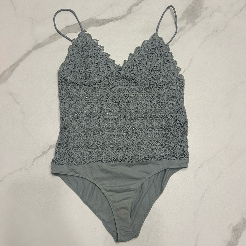 Zara Lace Bodysuit in Soft Gray